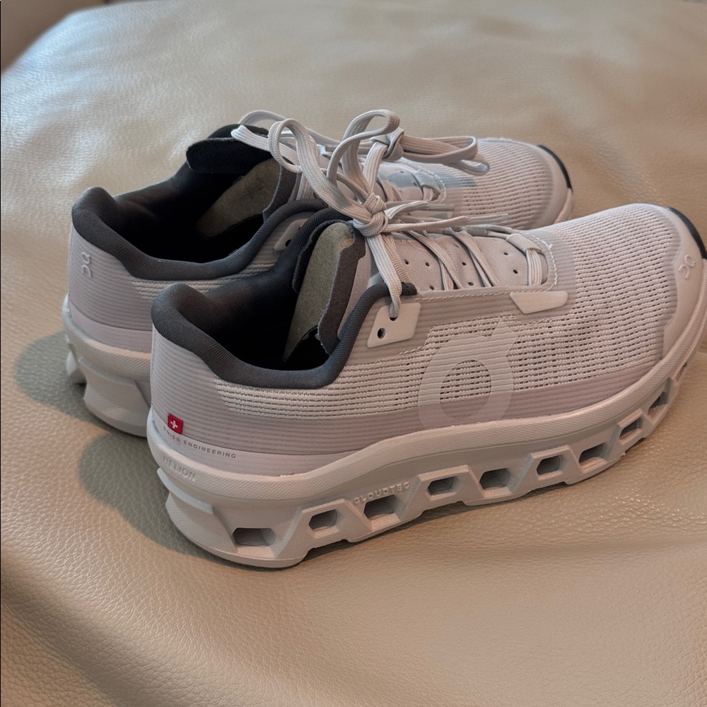 Brand New On Cloudmonster Void Women’s Running Shoes – Size 5.5 (US)
